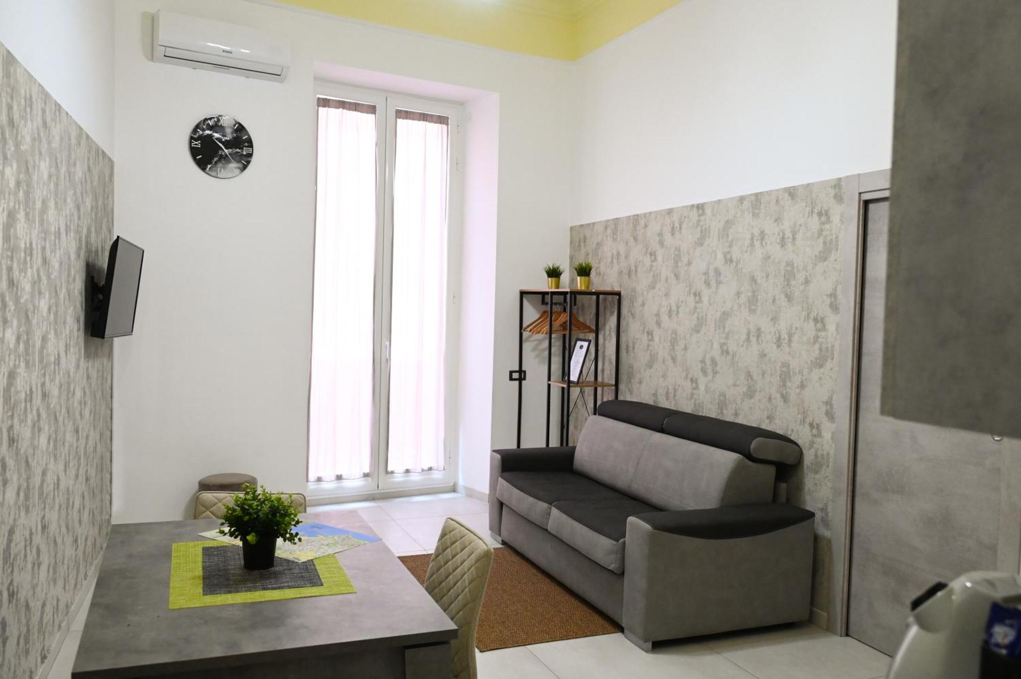 נאפולי Victry'S Houses Chiaia מראה חיצוני תמונה